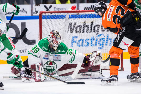 Karlskronas Alexander Bergström  målchans på Rögles