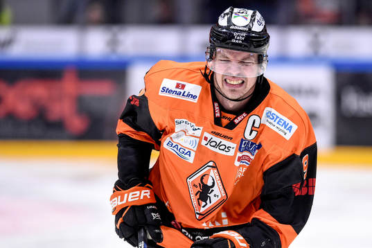 Karlskronas Morten Madsen grinar illa