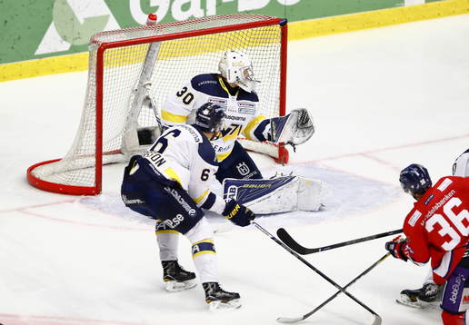 s målvakt Linus Söderström