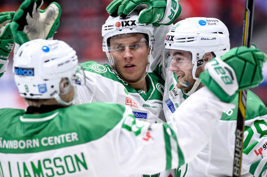 Rögles David Åslin jublar