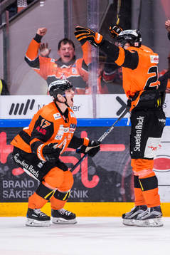 Karlskronas Joel Kellman  och Alexander Bergström jublar