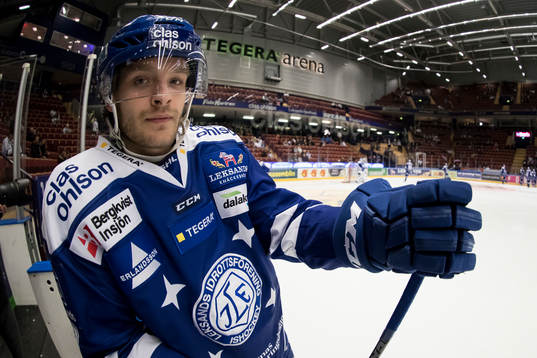 Leksands Johan Olofsson  innan ishockeymatchen i SHL mellan
