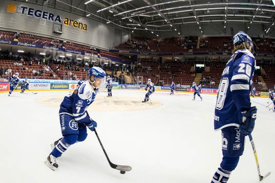 Leksands Johan Olofsson uppvärmning innan ishockeymatchen