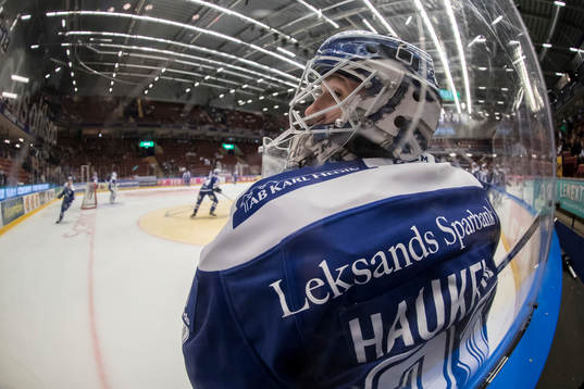 Leksands målvakt Henrik Haukeland  innan ishockeymatchen i