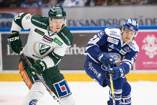 Leksands William Wikman och Färjestads Johan Ryno  i