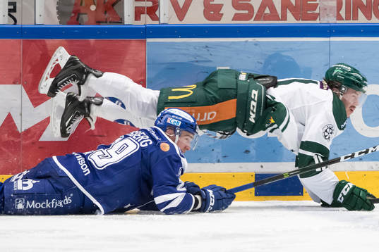 Leksands Tobias Forsberg faller