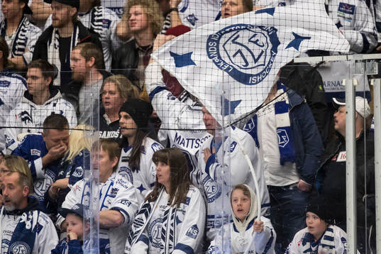 Leksands supporters glada i ishockeymatchen i SHL mellan