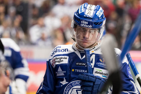 Leksands Martin Karlsson i ishockeymatchen i SHL mellan