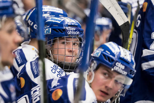 Leksands Rickard Hugg i ishockeymatchen i SHL mellan