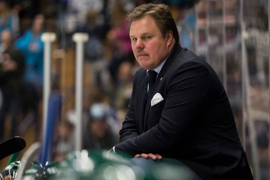 Färjestads Tränare Leif Carlsson i ishockeymatchen i SHL