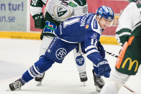 Leksands Martin Karlsson i ishockeymatchen i SHL mellan
