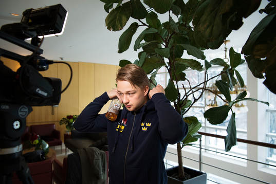 Rasmus Asplund på Sveriges ishockeylandslags pressträff