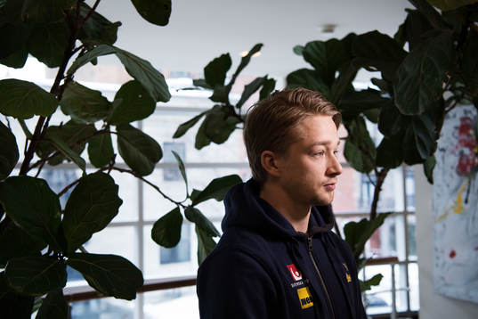Rasmus Asplund på Sveriges ishockeylandslags pressträff