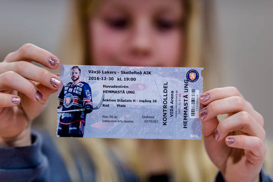 Matchbiljett före ishockeymatchen i SHL mellan Växjö och