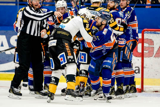 Gruff mellan Skellefteås Linus Lindström och Växjös