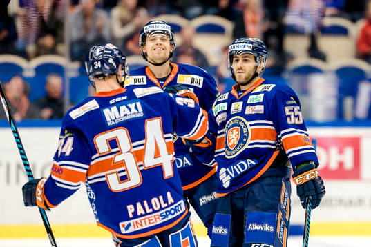 Växjös Nick Bailen jublar