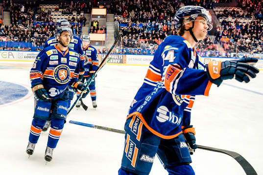 Växjös Nick Bailen jublar