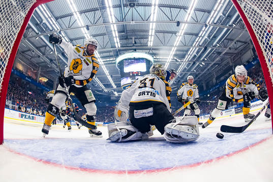 Skellefteås målvakt Joni Ortio och Johan Alm