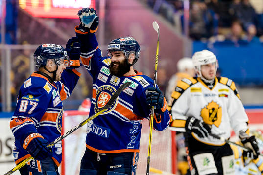 Växjös Robert Rosén och Linus Fröberg jublar