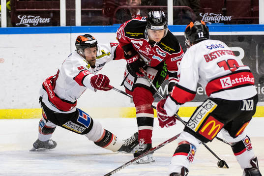 Malmö Redhawks Fredrik Händemark och Örebros Nicklas