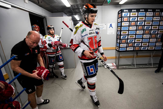 Örebros Peter Andersson deppar när han lämnar isen i