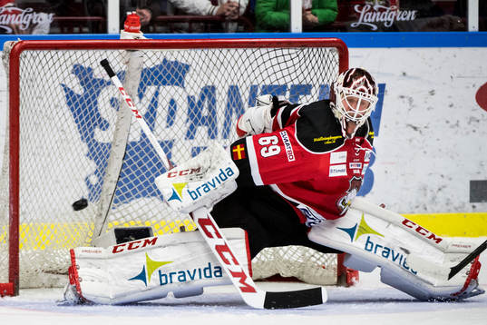 Malmö Redhawks målvakt Oscar Alsenfelt gör en räddning