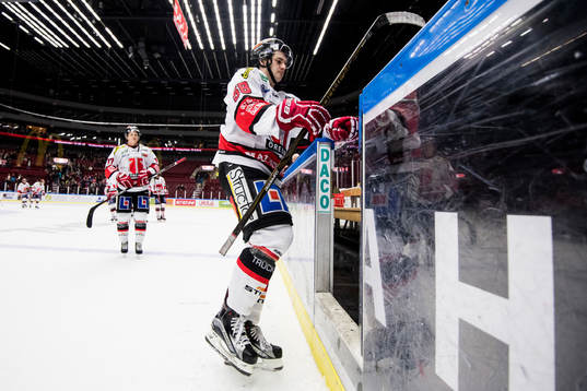 Örebros Michael Haga deppar när han lämnar isen