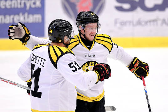 Brynäs Jonathan Pudas jublar