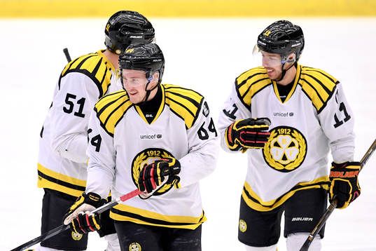 Brynäs Jonathan Pudas jublar