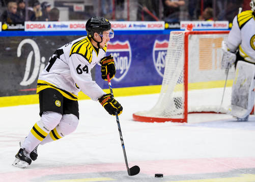 Brynäs Jonathan Pudas med pucken