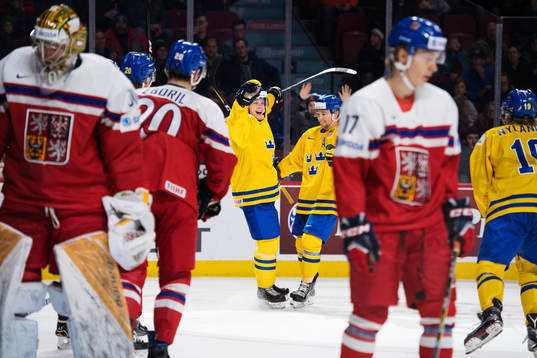 Sveriges Jonathan Dahlén jublar med Rasmus Asplund