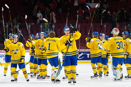 Sveriges spelare tackar publiken