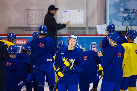 Alexander Nylander på Sveriges ishockeylandslags träning