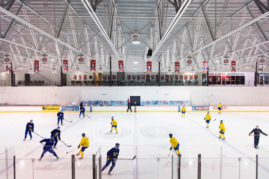 Generell vy över Sveriges ishockeylandslags träning