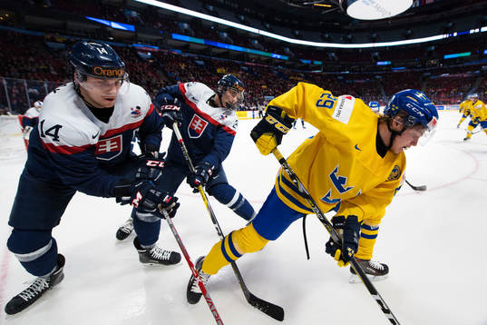 Slovakiens Erik Cernak och Adam Ruzicka utmanas av Sveriges