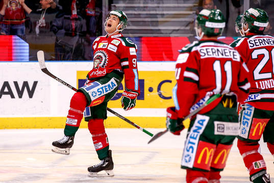 Frölundas Casey Wellman jublar