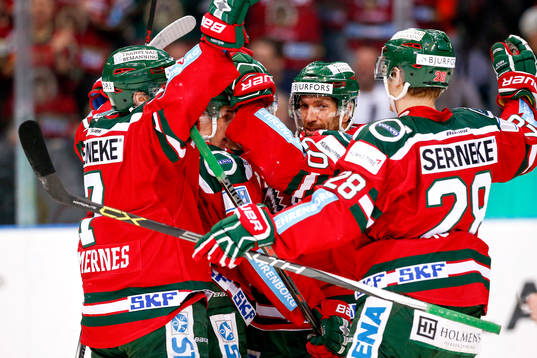 Frölundas Casey Wellman jublar