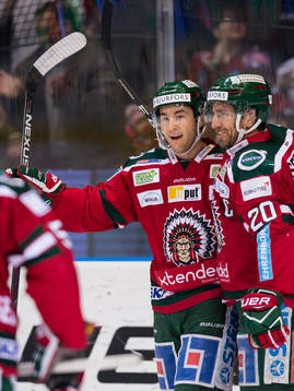 Frölundas Casey Wellman jublar ihop med Joel Lundqvist