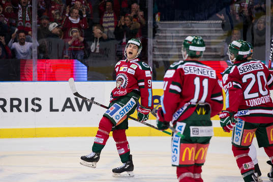 Frölundas Casey Wellman jublar