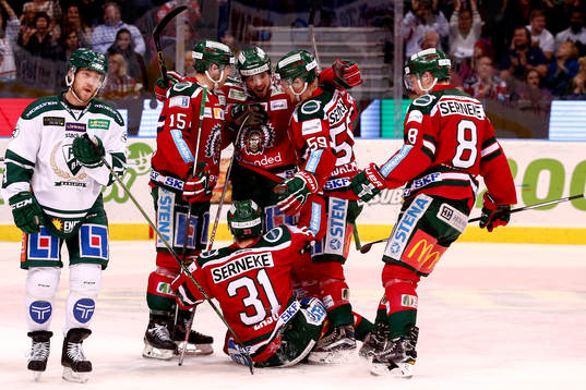 Frölundas Nicklas Lasu jublar med lagkamrater