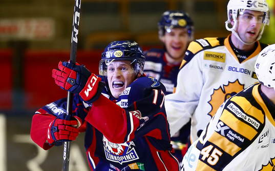 Linköpings Henrik Törnqvist jublar