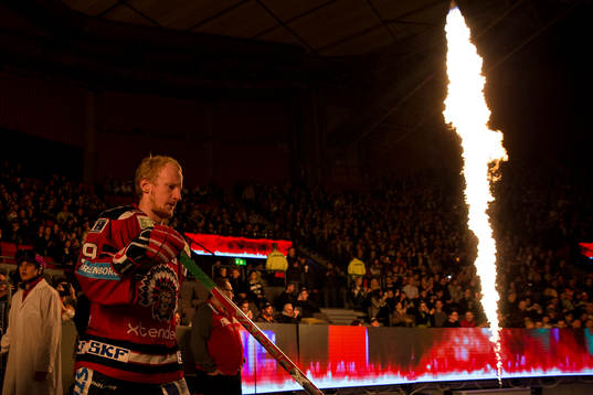 Frölundas Simon Hjalmarsson gör entré