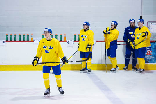 Joel Eriksson Ek på Sveriges ishockeylandslags träning