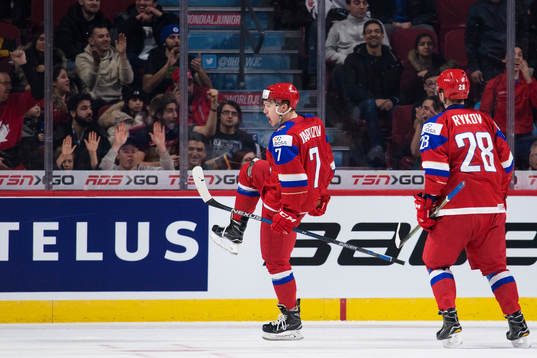 Rysslands Kirill Kaprizov jublar