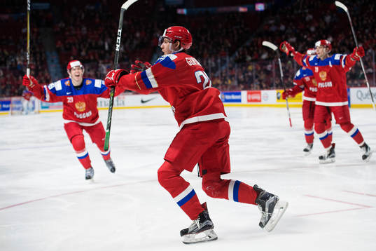 Rysslands Denis Guryanov jublar