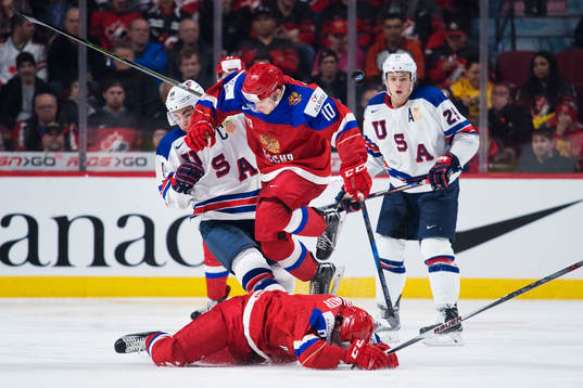 s Luke Kunin utmanas av Rysslands Alexander Polunin och