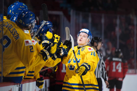 Sveriges Carl Grundström jublar