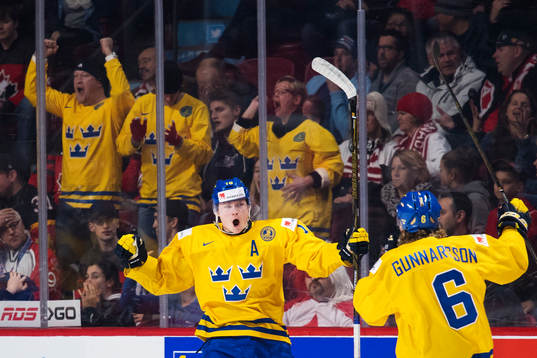 Sveriges Carl Grundström och Kristoffer Gunnarsson jublar