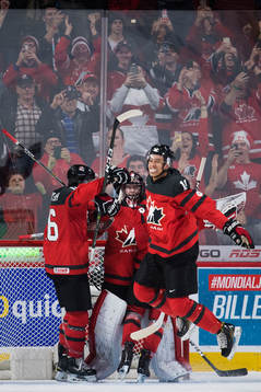 Kanadas Taylor Raddysh, målvakt Carter Hart och Mathieu