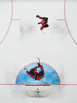 Kanadas Dante Fabbro, målvakt Carter Hart, Taylor Raddysh